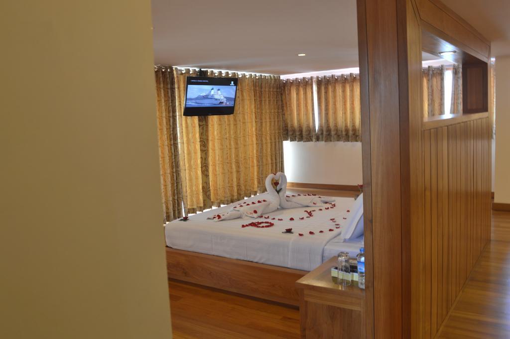 Queen'S Park Hotel Yangon Bagian luar foto