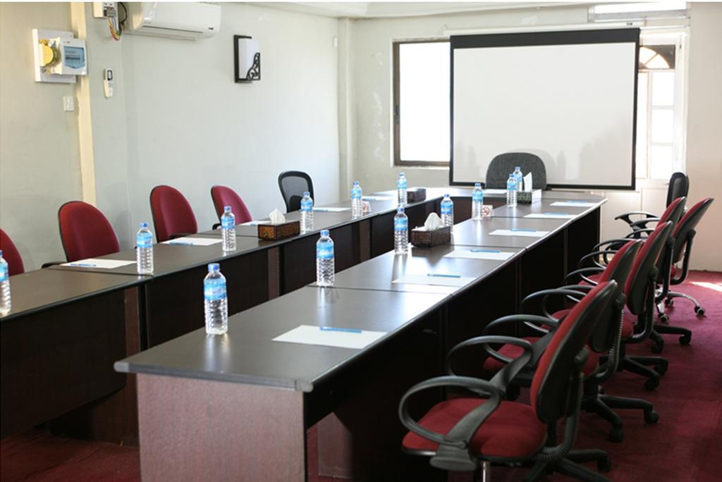 Queen'S Park Hotel Yangon Bagian luar foto