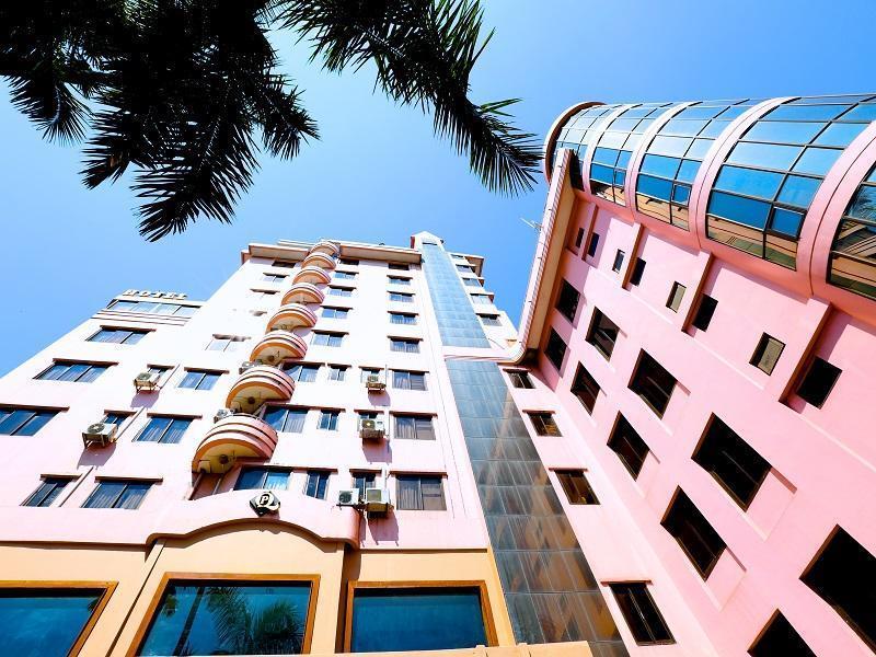 Queen'S Park Hotel Yangon Bagian luar foto