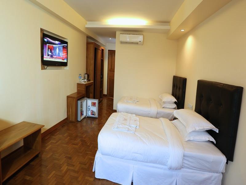 Queen'S Park Hotel Yangon Bagian luar foto