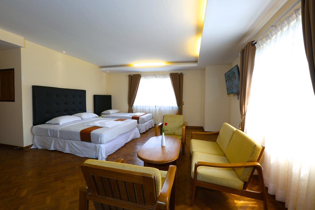 Queen'S Park Hotel Yangon Bagian luar foto