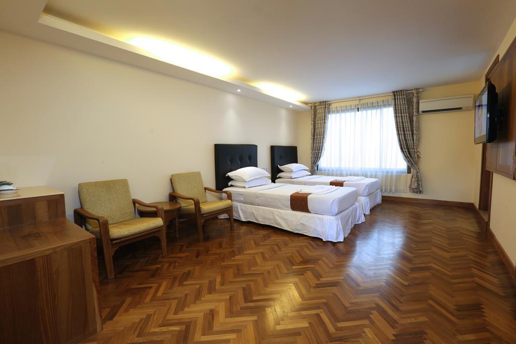 Queen'S Park Hotel Yangon Bagian luar foto