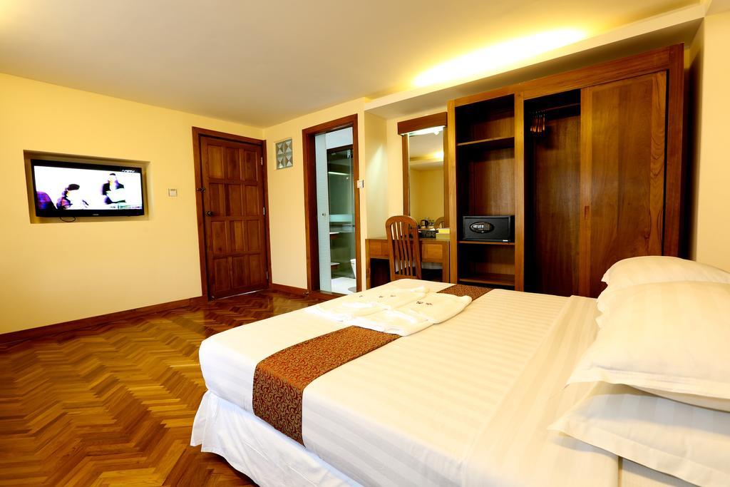 Queen'S Park Hotel Yangon Bagian luar foto