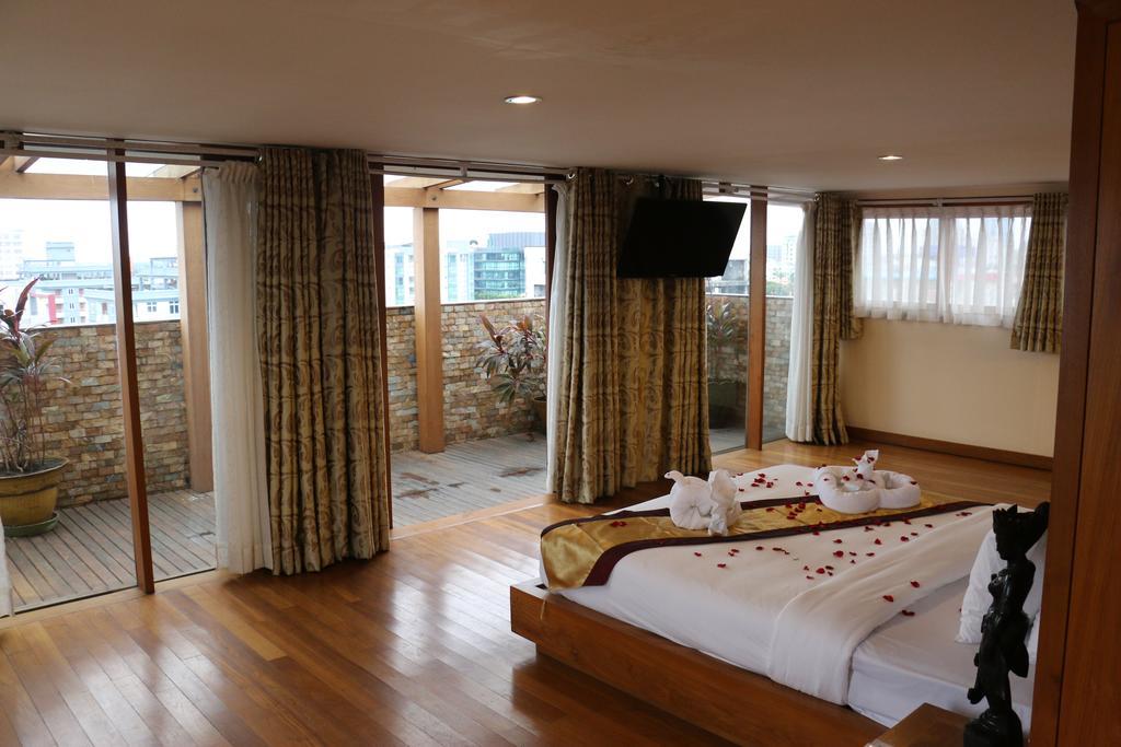 Queen'S Park Hotel Yangon Bagian luar foto