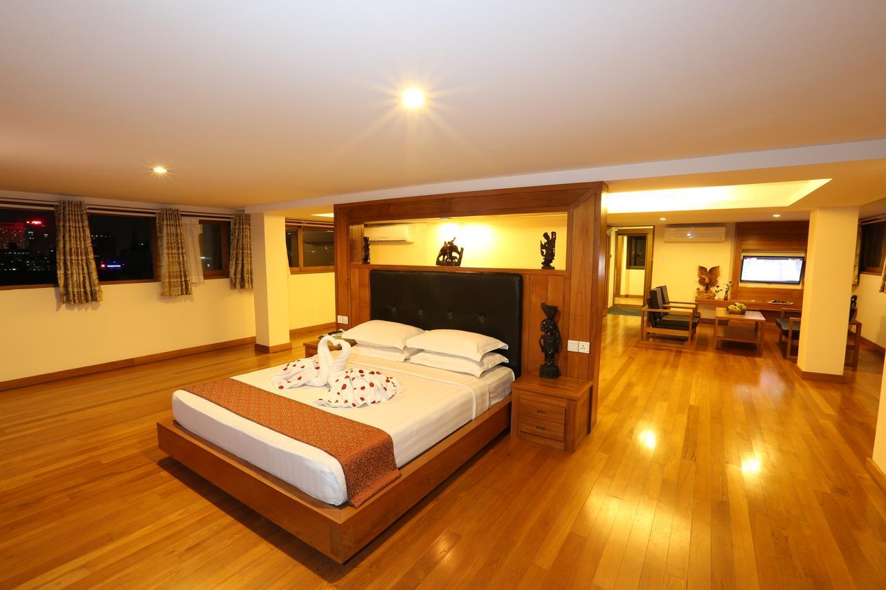 Queen'S Park Hotel Yangon Bagian luar foto