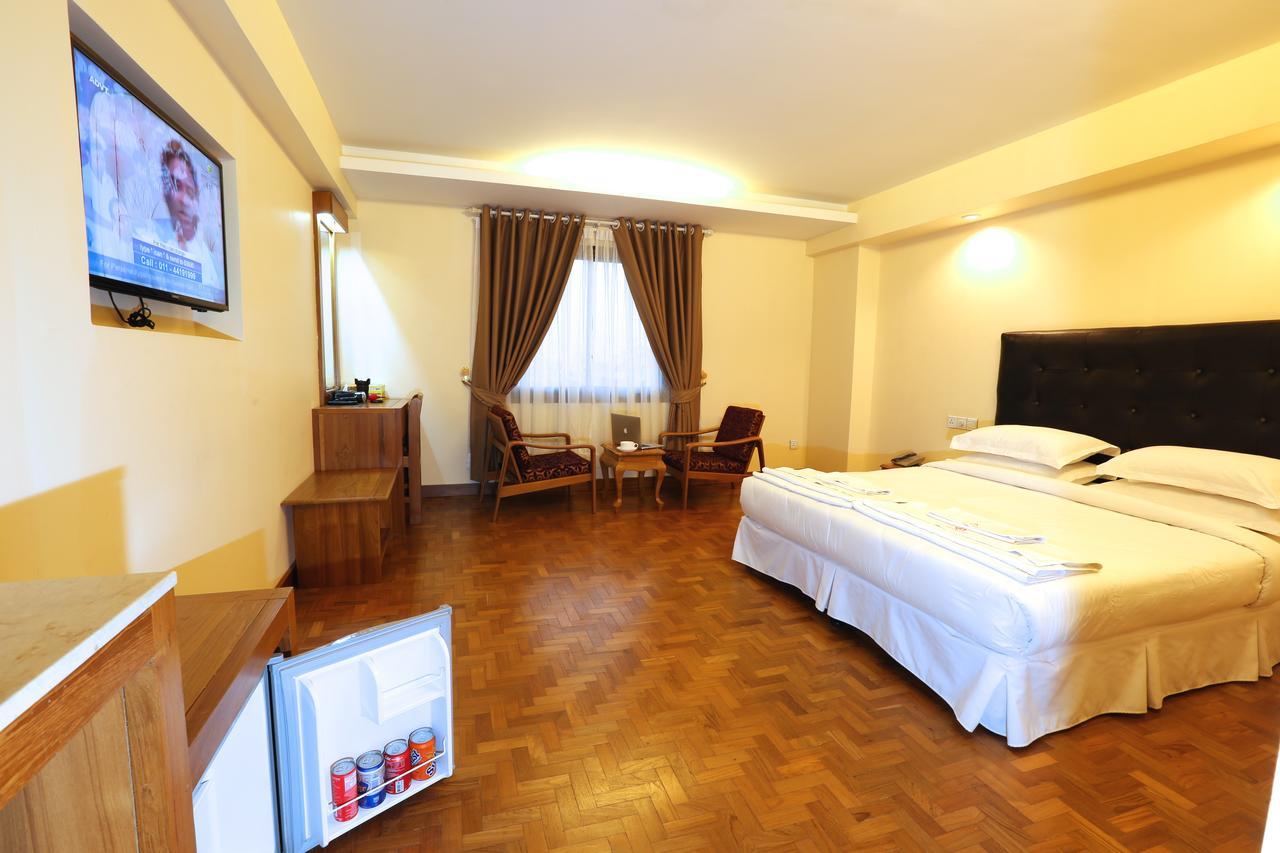 Queen'S Park Hotel Yangon Bagian luar foto