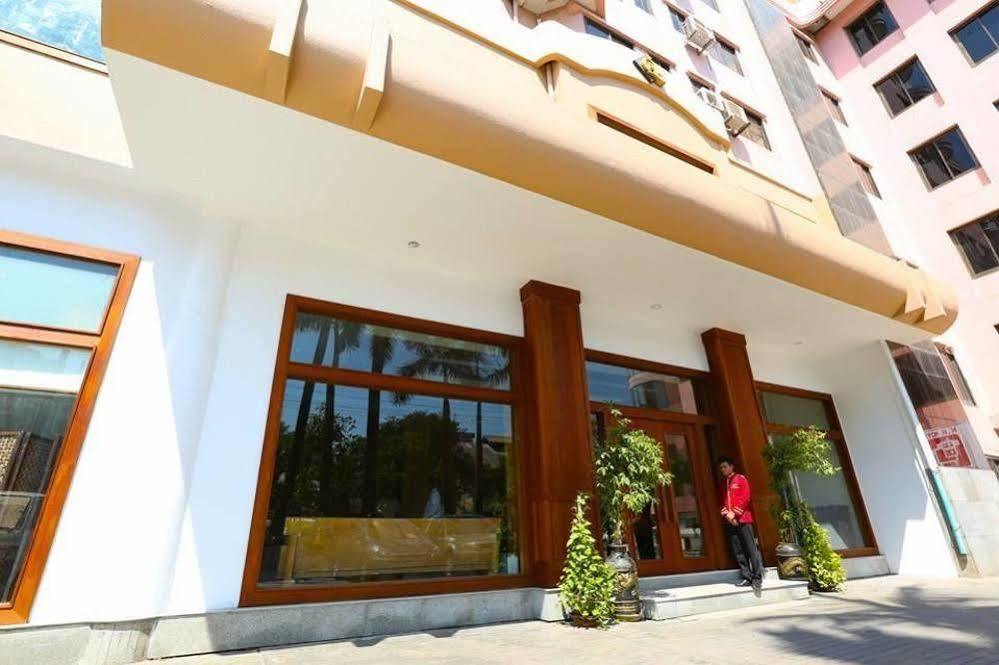 Queen'S Park Hotel Yangon Bagian luar foto