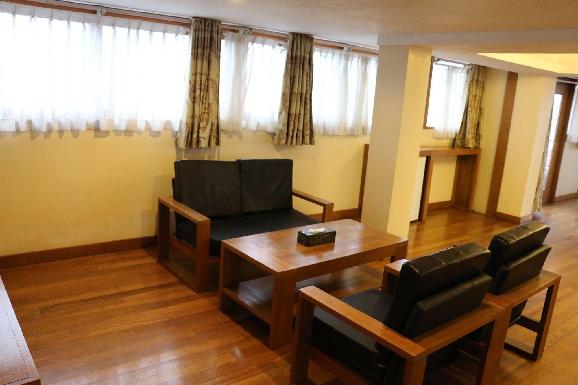 Queen'S Park Hotel Yangon Bagian luar foto