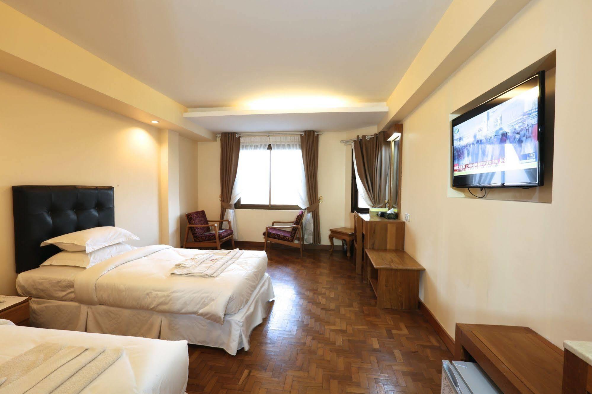 Queen'S Park Hotel Yangon Bagian luar foto