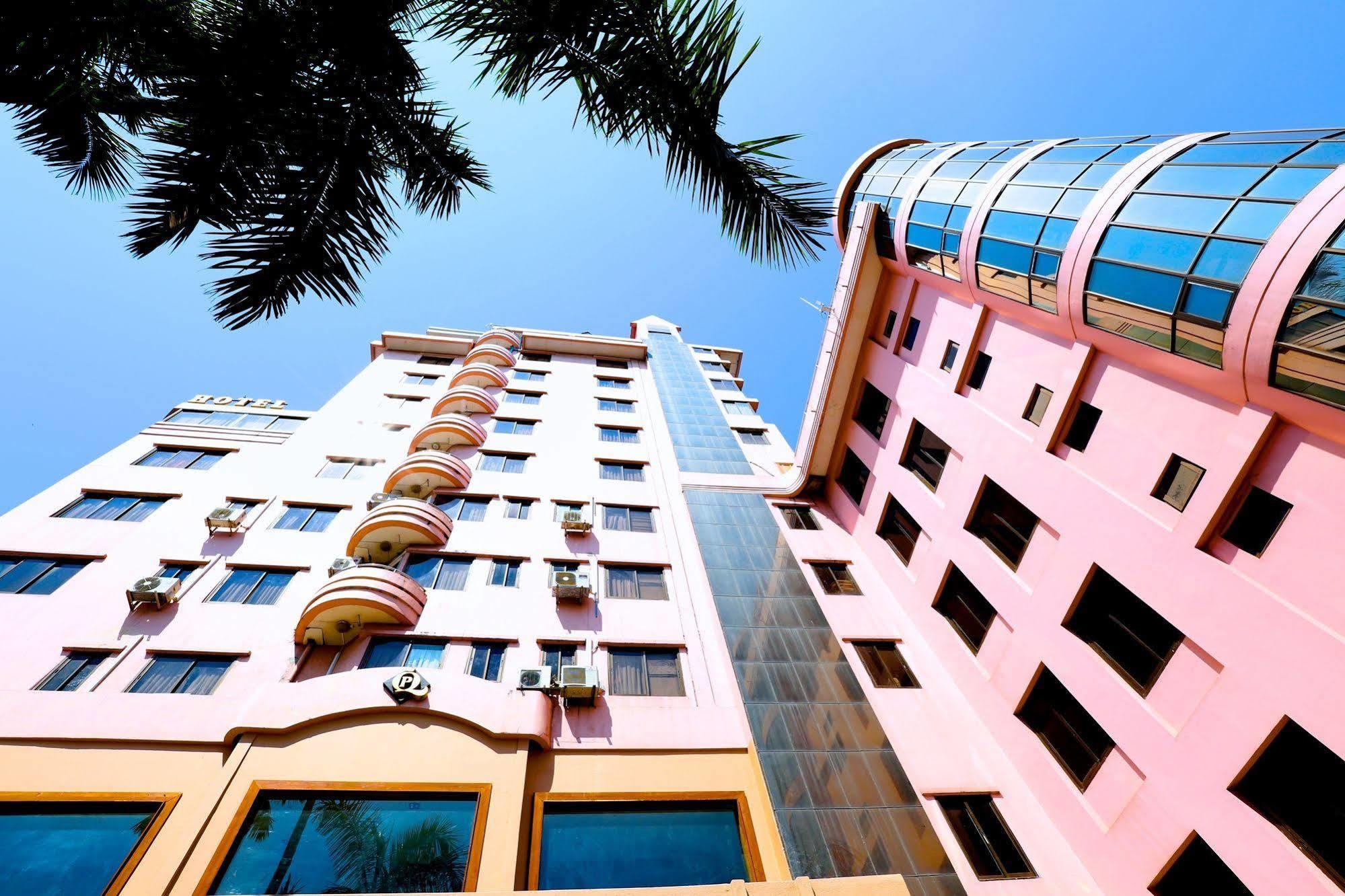 Queen'S Park Hotel Yangon Bagian luar foto